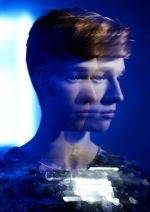 Блестки в голубой комнате